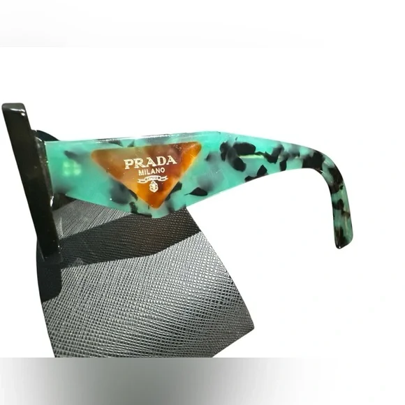 ✨PRADA SUNGLASSES✨ display picture 2
